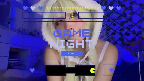 Snapshot of _heavenly_blue_ chatting on 11.14.25 Bluey online show from 11.14.25