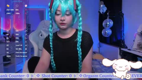 Snapshot of _heavenly_blue_ chatting on 11.23.25 Bluey online show from 11.23.25