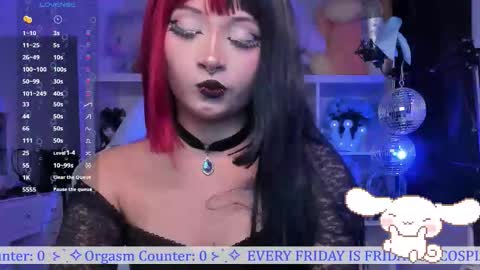 Snapshot of _heavenly_blue_ chatting on 11.27.25 Bluey online show from 11.27.25