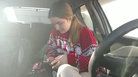 Snapshot of _hidden_frommymoom_ chatting on 01.05.25 Criss4u online show from 01.05.25