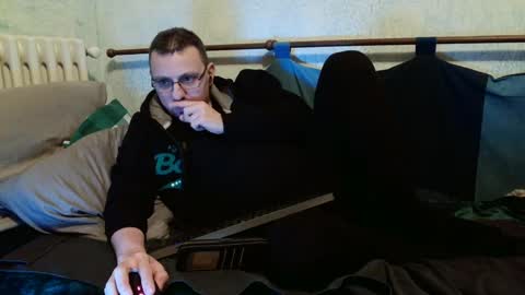 Snapshot of _horny___boy_ chatting on 12.28.24 Manuel online show from 12.28.24