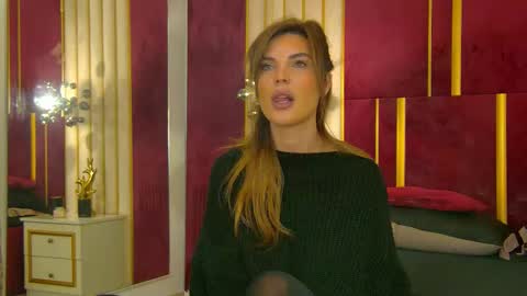 Snapshot of _hot_neighbour chatting on 12.22.25 _hot_neighbour online show from 12.22.25