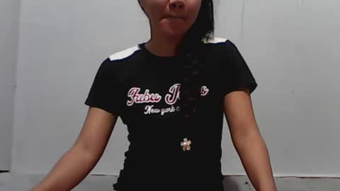 _hotzooey69_ online show from 12.21.24