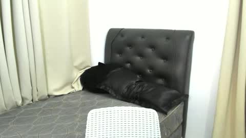 yanie online show from 11.30.25