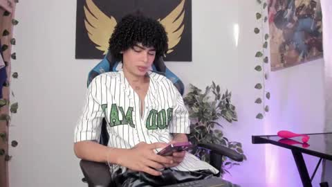 Snapshot of _jaay77 chatting on 12.04.24 Jay online show from 12.04.24