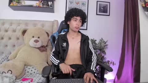 Snapshot of _jaay77 chatting on 12.11.24 Jay online show from 12.11.24