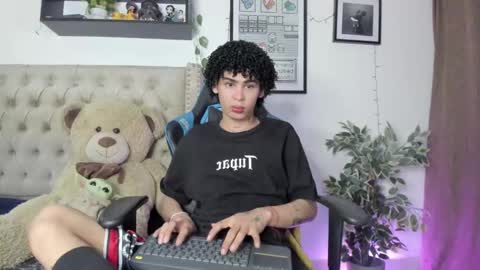 Snapshot of _jaay77 chatting on 12.20.24 Jay online show from 12.20.24