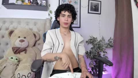 Snapshot of _jaay77 chatting on 12.20.24 Jay online show from 12.20.24