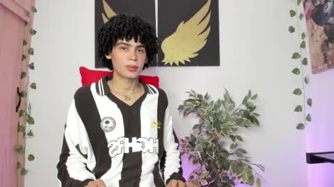 Snapshot of _jaay77 chatting on 12.23.24 Jay online show from 12.23.24