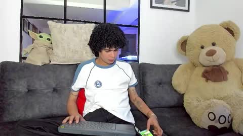 Snapshot of _jaay77 chatting on 01.16.25 Jay online show from 01.16.25