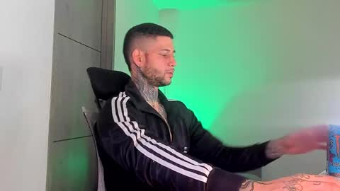 Snapshot of _jamesleandros chatting on 05.10.26 jeison online show from 05.10.26