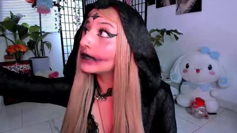 Snapshot of _julyana_ chatting on 11.08.25 JULIANA online show from 11.08.25