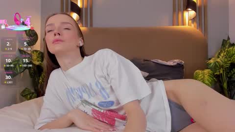 Snapshot of _k2__ chatting on 10.29.25 Kira online show from 10.29.25