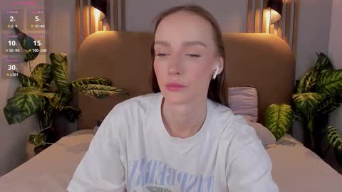 Snapshot of _k2__ chatting on 11.11.25 Kira online show from 11.11.25