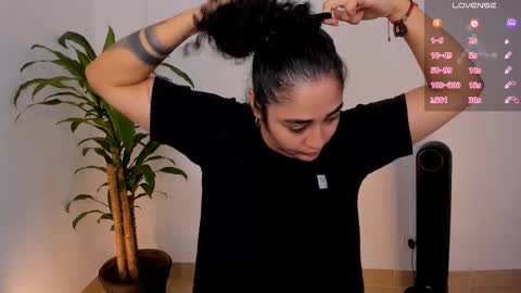 Snapshot of _kat_1 chatting on 11.30.25 online show from 11.30.25