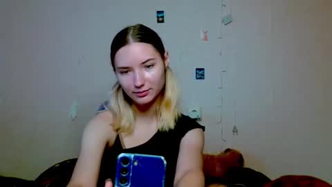 _kikiclark_ online show from 10.09.25