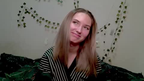 _kikiclark_ online show from 11.07.25