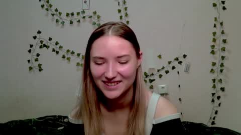 _kikiclark_ online show from 11.09.25