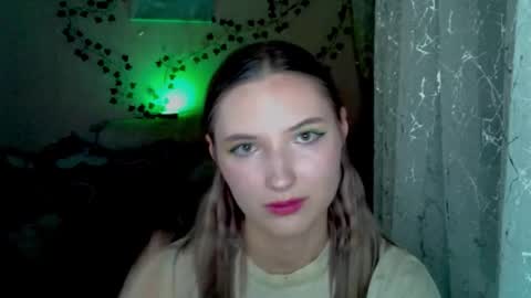 _kikiclark_ online show from 11.14.25