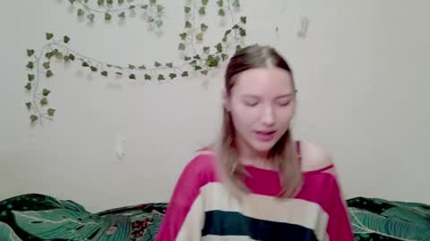 _kikiclark_ online show from 12.03.25