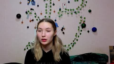 _kikiclark_ online show from 01.08.26