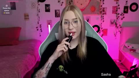 Snapshot of _kitekat_ chatting on 10.29.25 _kitekat_ online show from 10.29.25