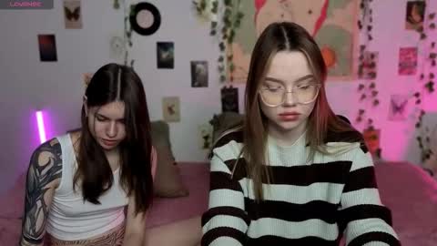 Snapshot of _kitekat_ chatting on 11.28.25 _kitekat_ online show from 11.28.25