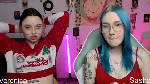 Snapshot of _kitekat_ chatting on 12.16.25 _kitekat_ online show from 12.16.25