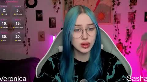 Snapshot of _kitekat_ chatting on 12.17.25 _kitekat_ online show from 12.17.25