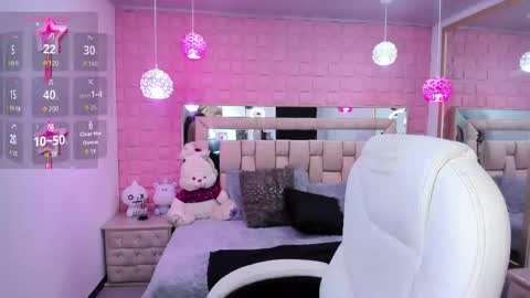 Snapshot of _laaura_ chatting on 05.20.26 Laura online show from 05.20.26