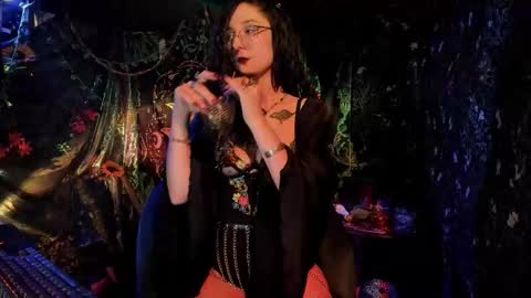 Snapshot of _lady_luna_ chatting on 11.13.25 Lady Luna online show from 11.13.25