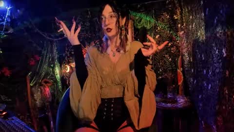 Snapshot of _lady_luna_ chatting on 11.27.25 Lady Luna online show from 11.27.25