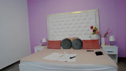 Lena Paul online show from 02.18.25