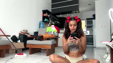 Snapshot of _littlewolfie_ chatting on 09.08.25 Little Wolfie online show from 09.08.25