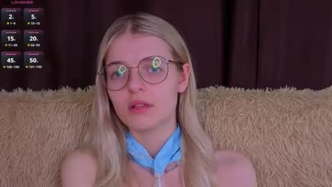 Snapshot of _luckybet_ chatting on 11.10.25 Monica online show from 11.10.25