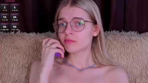 Snapshot of _luckybet_ chatting on 11.28.25 Monica online show from 11.28.25