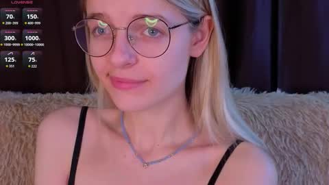 Snapshot of _luckybet_ chatting on 12.01.25 Monica online show from 12.01.25