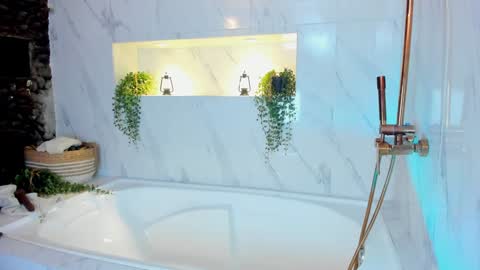  Luna  online show from 02.04.25