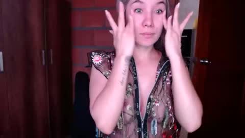 _lunablondie_ online show from 02.12.25