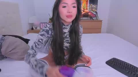 Lynna online show from 12.01.25