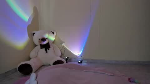 Maia online show from 10.17.25
