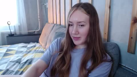 Snapshot of _marianne_ chatting on 02.28.25 online show from 02.28.25