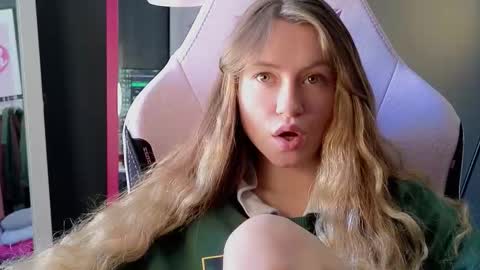 Snapshot of _mavka chatting on 02.25.26 Elisa online show from 02.25.26