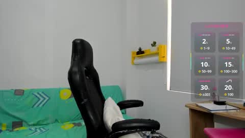 Snapshot of _megganjobs chatting on 10.21.25 Juli online show from 10.21.25