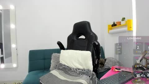 Snapshot of _megganjobs chatting on 11.23.25 Juli online show from 11.23.25