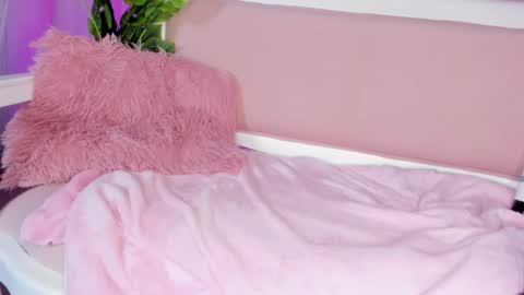 Snapshot of _mia_sweett1 chatting on 11.19.25 mia online show from 11.19.25