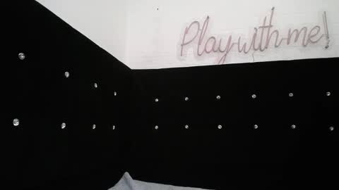  Mia  online show from 02.25.25