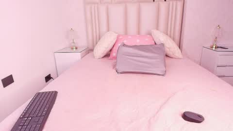 Snapshot of _miavelvet chatting on 03.18.26 Mia online show from 03.18.26