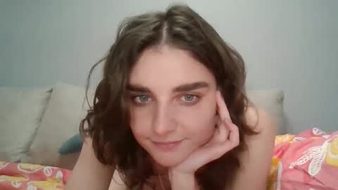 Snapshot of _mila_miller_ chatting on 10.13.25 Mila online show from 10.13.25