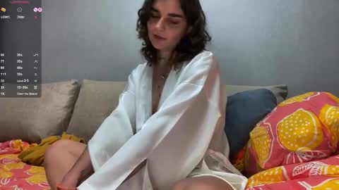 Snapshot of _mila_miller_ chatting on 10.17.25 Mila online show from 10.17.25